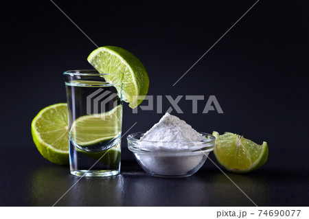 Gold tequila and lime 74690077