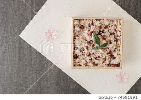 日本食：お赤飯・おこわ・桐箱詰めのおこわ 74691891