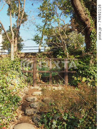 東京赤羽 さくら並木公園の防空壕跡の写真素材