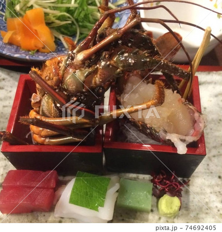 伊勢海老のお刺身 74692405