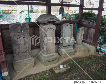 東京赤羽・小袋庚申堂の石造物群 74692610