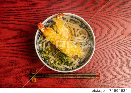 天ぷらうどん　 Tempura in Udon noodle soup japanese food 74694624