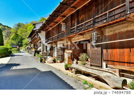 中山道　妻籠宿　大妻籠の町並み 74694780