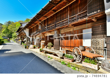 中山道　妻籠宿　大妻籠の町並み 74694781