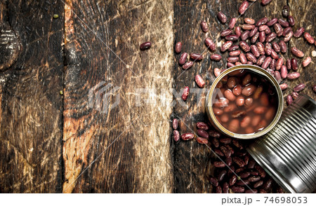 Canned red beans in tin cans. 74698053