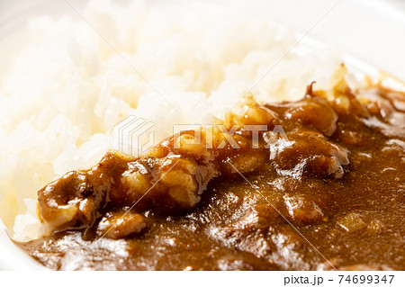 カレーライスのアップ。 カレーライスのアップ。 74699347