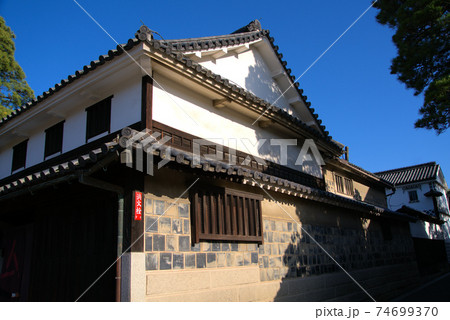 【重要伝統的建造物群保存地区】倉敷川畔 秋の朝の倉敷美観地区・重要文化財大原家住宅 岡山県倉敷市 【重要伝統的建造物群保存地区】倉敷川畔 秋の朝の倉敷美観地区・重要文化財大原家住宅 岡山県倉敷市 74699370