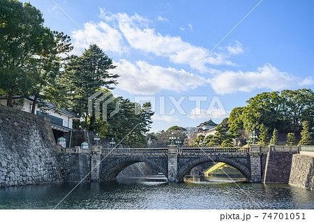 都市風景 皇居外苑から望む二重橋と伏見櫓 東京都千代田区 都市風景 皇居外苑から望む二重橋と伏見櫓 東京都千代田区 74701051