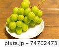 山梨のおいしいシャインマスカット 74702473