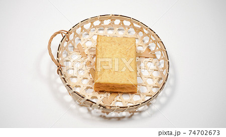 厚揚げ 白背景 厚揚げ 白背景 74702673