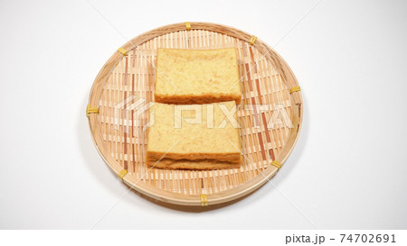 厚揚げ　白背景 74702691