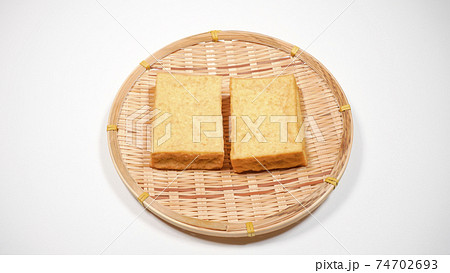 厚揚げ　白背景 74702693