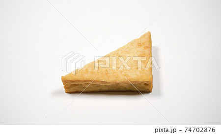 厚揚げ 白背景 厚揚げ 白背景 74702876