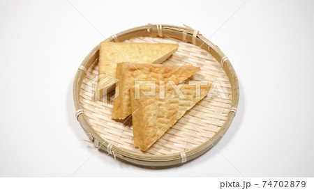 厚揚げ　白背景 74702879