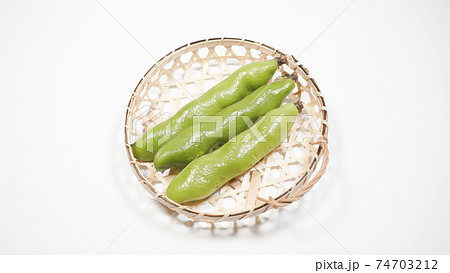 そら豆 白背景 そら豆 白背景 74703212
