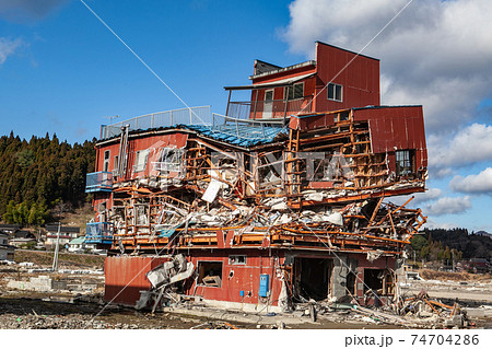 東日本大震災によって被害を受けた建物の写真 2011年12月10日撮影 岩手
