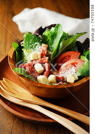 シーザーサラダ 74705598