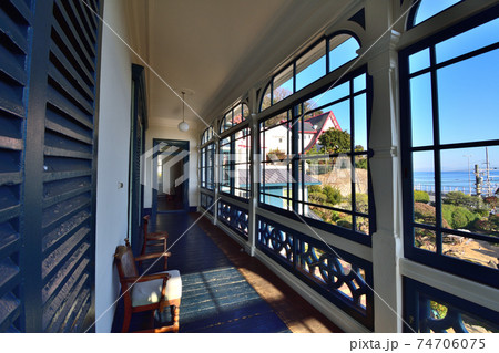 冬の青空での旧グッゲンハイム邸 冬の青空での旧グッゲンハイム邸 74706075