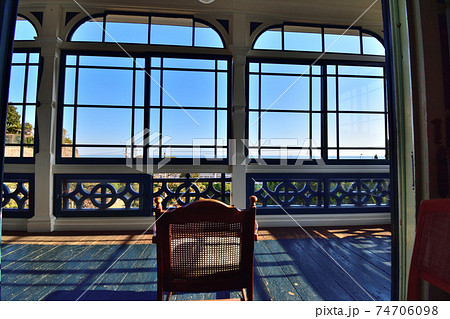 冬の青空での旧グッゲンハイム邸 74706098