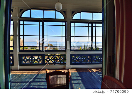 冬の青空での旧グッゲンハイム邸 冬の青空での旧グッゲンハイム邸 74706099