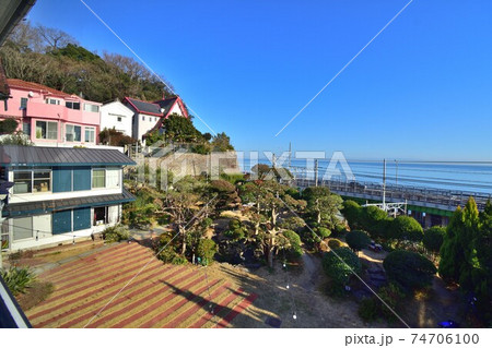 冬の青空での旧グッゲンハイム邸 冬の青空での旧グッゲンハイム邸 74706100