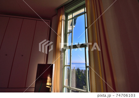 冬の青空での旧グッゲンハイム邸 冬の青空での旧グッゲンハイム邸 74706103