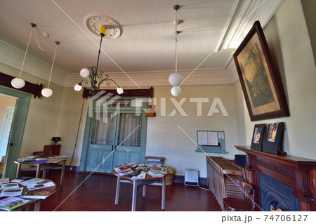 冬の青空での旧グッゲンハイム邸 冬の青空での旧グッゲンハイム邸 74706127