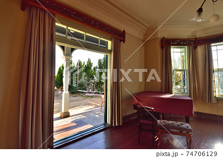 冬の青空での旧グッゲンハイム邸 冬の青空での旧グッゲンハイム邸 74706129