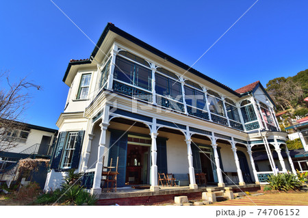 冬の青空での旧グッゲンハイム邸 74706152