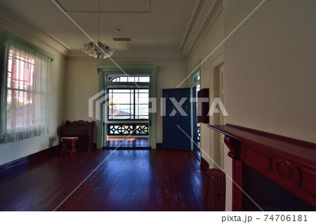 冬の青空での旧グッゲンハイム邸 冬の青空での旧グッゲンハイム邸 74706181