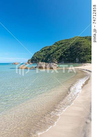岩美ブルー東浜海岸の夏景色 岩美ブルー東浜海岸の夏景色 74712858