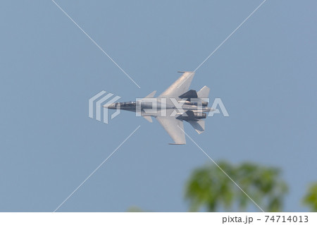 マレーシア空軍スホーイSu-30MKM超低空旋回 マレーシア空軍スホーイSu-30MKM超低空旋回 74714013