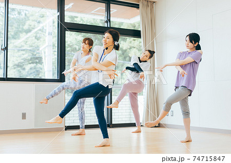 スポーツジム・ダンス・エアロビ・ダイエット 74715847