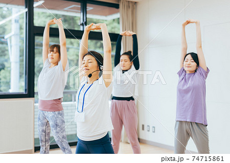 スポーツジム・ダンス・ストレッチ 74715861