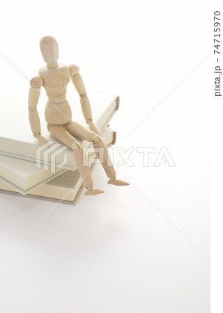 読書イメージ 読書イメージ 74715970