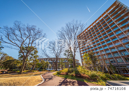 青空と国立競技場と三井ガーデンホテル神宮外苑の杜プレミア 青空と国立競技場と三井ガーデンホテル神宮外苑の杜プレミア 74716108