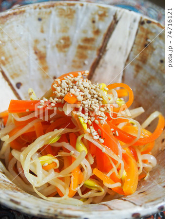 人参ともやしのナムル 人参ともやしのナムル 74716121