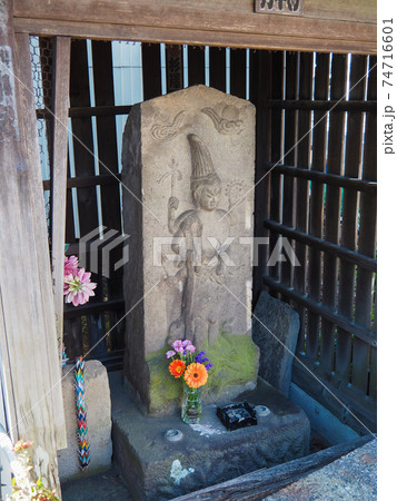 埼玉県蕨市・塚越にある庚申塔 埼玉県蕨市・塚越にある庚申塔 74716601