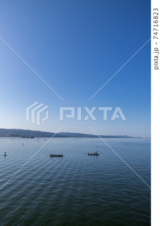 早朝の宍道湖としじみ漁の風景 島根県松江市 早朝の宍道湖としじみ漁の風景 島根県松江市 74716823
