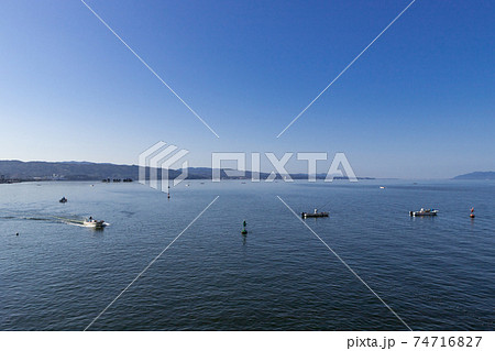 早朝の宍道湖としじみ漁の風景 島根県松江市 早朝の宍道湖としじみ漁の風景 島根県松江市 74716827