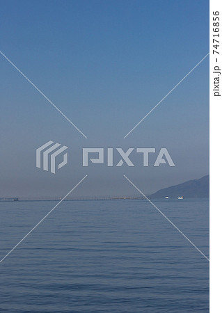 早朝の宍道湖としじみ漁の風景 島根県松江市 早朝の宍道湖としじみ漁の風景 島根県松江市 74716856
