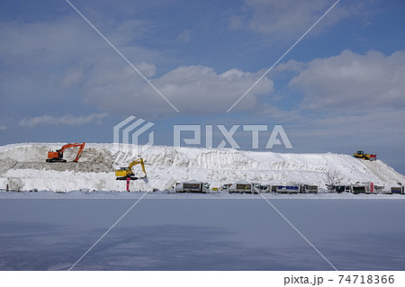 札幌の雪堆積場 74718366