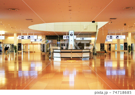 羽田空港第3ターミナル (旧名:国際線ターミナル) 2F到着ロビーの案内所 羽田空港第3ターミナル (旧名:国際線ターミナル) 2F到着ロビーの案内所 74718685