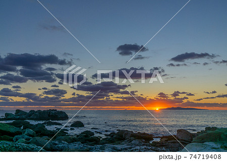 房総半島最南端の地　朝日と夕陽の見える岬　野島埼 74719408