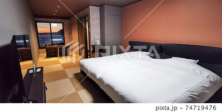 部屋から夕陽が見えるホテル 74719476