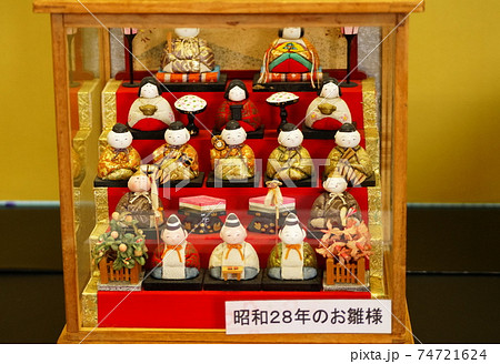 昔懐かしいひな人形 74721624