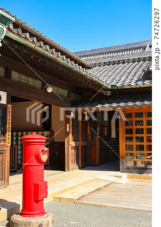 豊川稲荷、国内現役最古の郵便ポスト〈愛知県豊川市〉 74726297