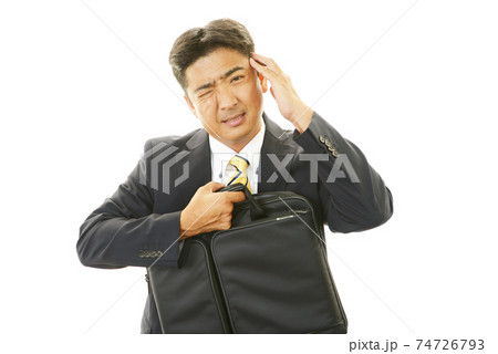 苦悩するビジネスマン 74726793