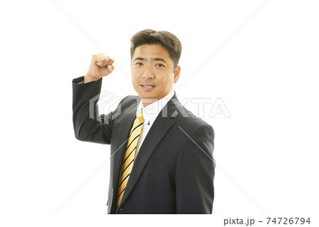 ガッツポーズのビジネスマン 74726794
