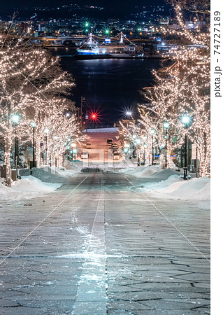 函館 八幡坂のイルミネーション 函館 八幡坂のイルミネーション 74727189